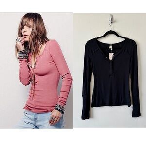 Nwt-free People Ribbed Black Ling Sleeve Henley (Size: Medium)